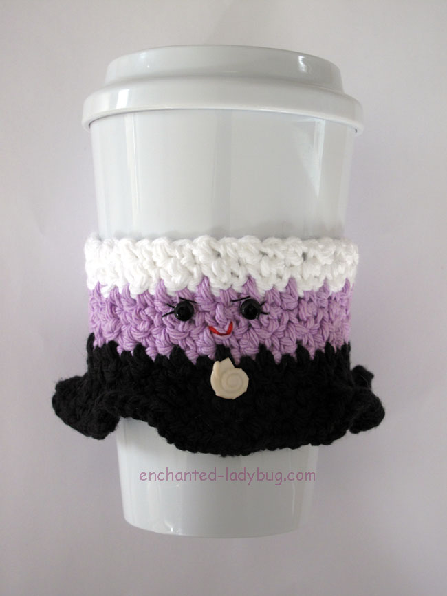 Mickey Mouse Coffee Cozy :: Free Crochet Pattern