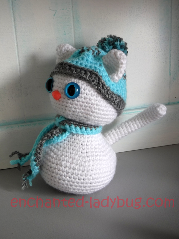 Free Crochet Amigurumi Winter Snow Cat and Red Bird Buddy Pattern